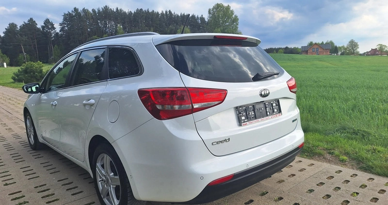 Kia Ceed cena 38900 przebieg: 209000, rok produkcji 2015 z Lębork małe 301